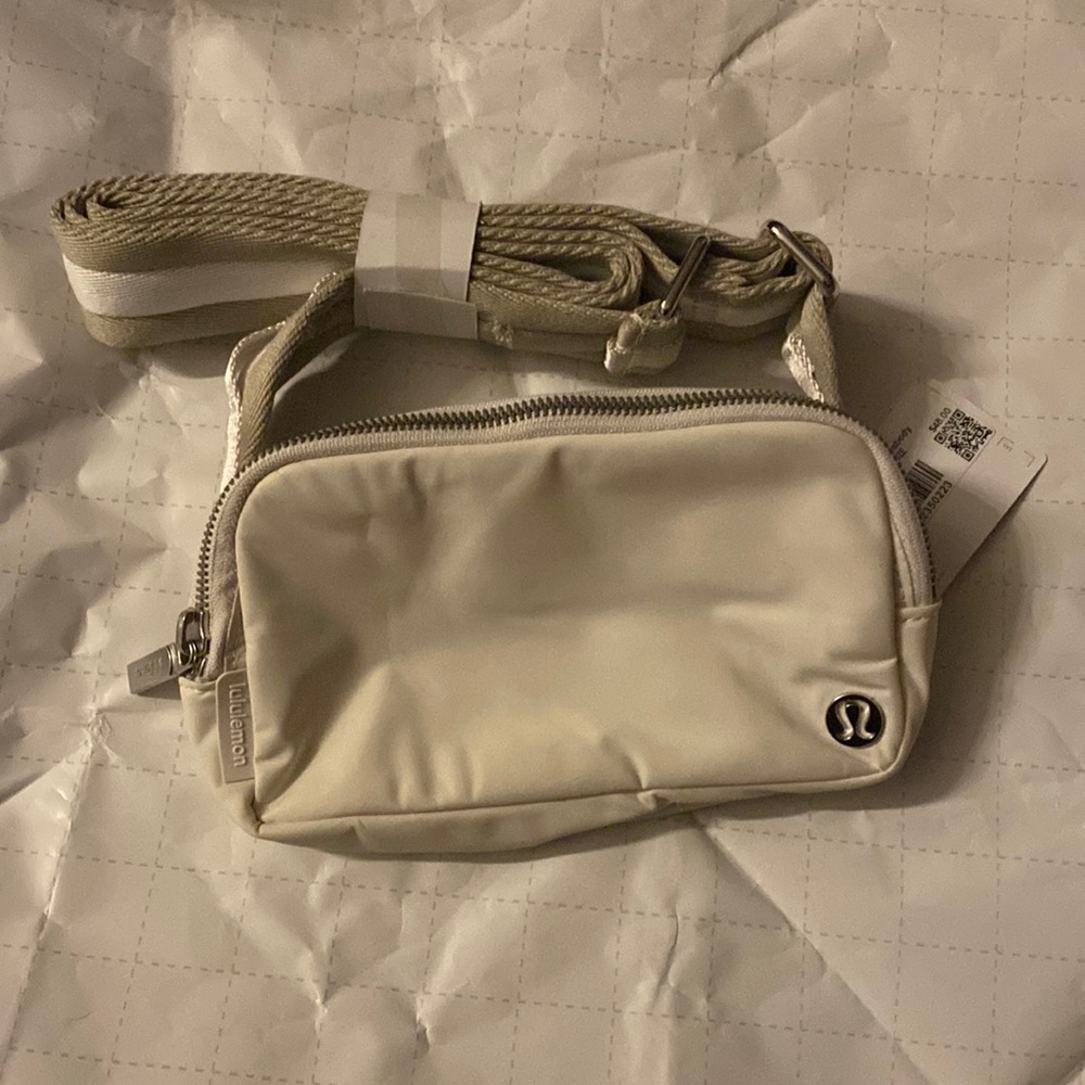 Lululemon belt cross body bag in raw linen/white